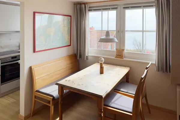 Essbereich in der Ferienwohnung Gaubenkieker des Hauses Südspitze 17 in Wittdün auf Amrum Haus *Südspitze 17* Ferienwohnung *Gaubenkieker*