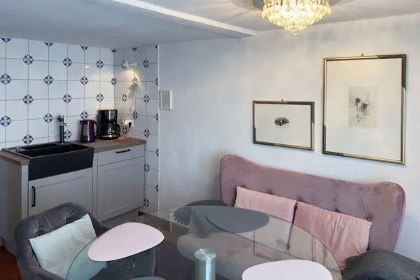 Wohnküche in der Ferienwohnung Klönschnack in Süddorf auf Amrum Friesenhaus Amrum Ferienhaushälfte „Klönschnack"