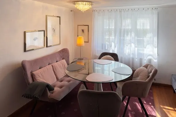 Wohnküche in der Ferienwohnung Klönschnack in Süddorf auf Amrum Friesenhaus Amrum Ferienhaushälfte „Klönschnack"