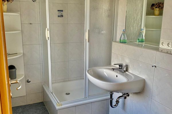  Neeberger Bootshus am Achterwasser Neeberg - Badezimmer