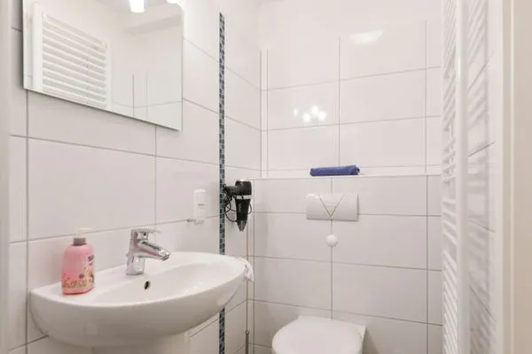 Badezimmer Familienhaus im Dorfgroden 27 Ferienwohnung Zugvogel