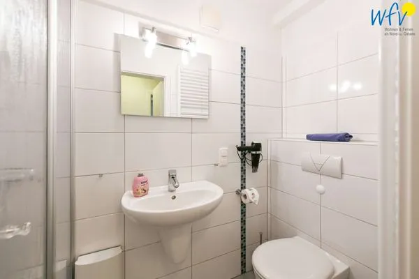 Badezimmer Familienhaus im Dorfgroden 27 Ferienwohnung Zugvogel