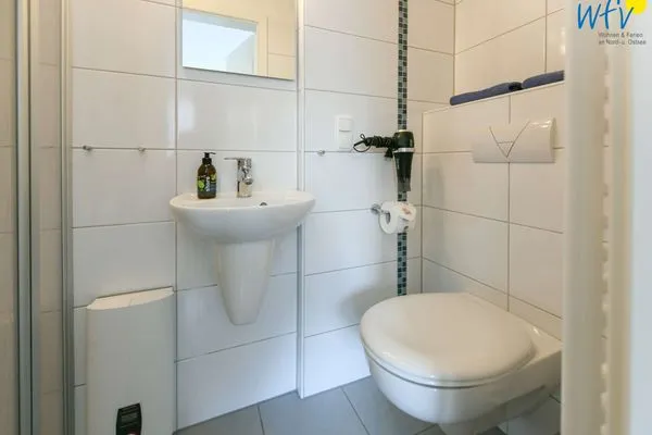 Badezimmer Familienhaus im Dorfgroden 27 Ferienwohnung Zugvogel