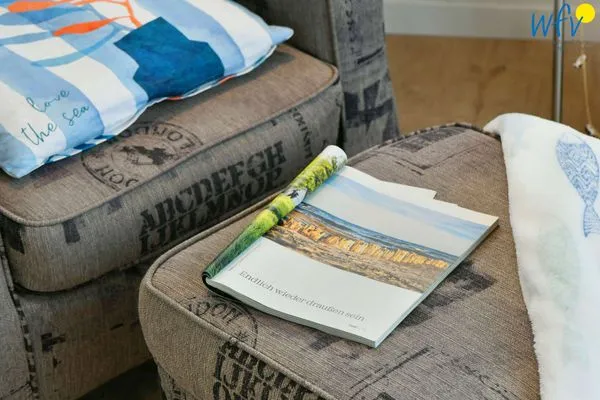 Wohnzimmer Bootshaus in den Dünen - 5 Ferienwohnung Strandgut