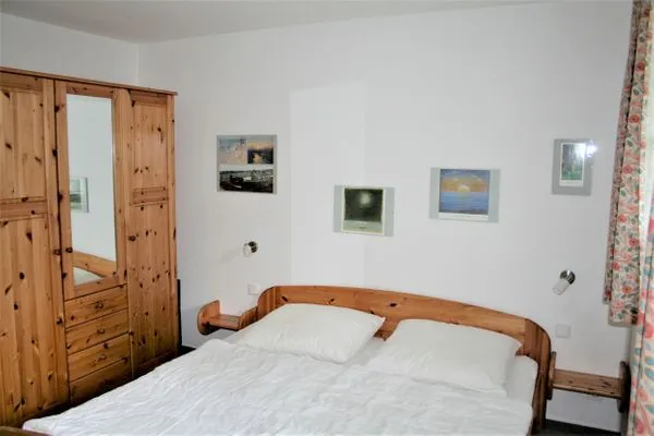Schlafzimmer mit Doppelbett Achtern Diek Achtern Diek 13a - Wohnung 2
