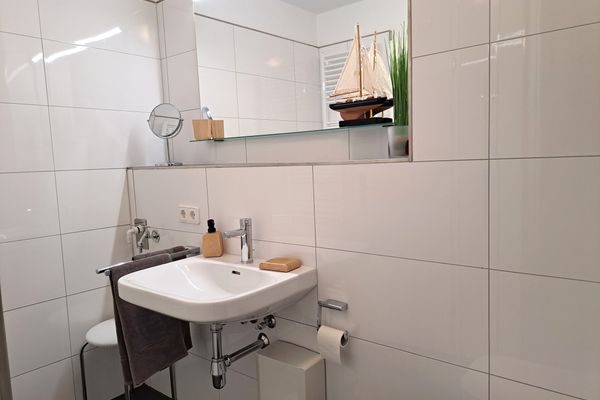 Achtern Diek Haus 7 Wohnung 3  - Badezimmer