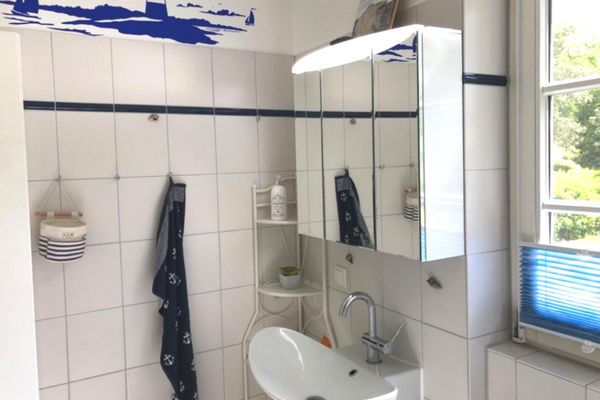 Achtern Diek Haus 6 Wohnung 1 Zingst - Badezimmer