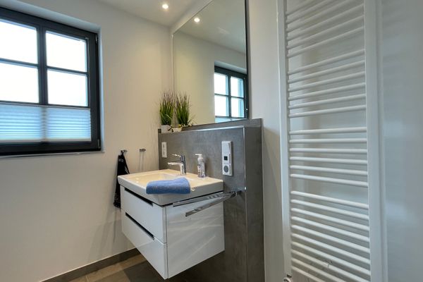  Neue Reihe 1 Wohnung 3 "Nordflair" Zingst - Badezimmer
