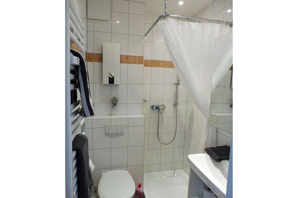  Haus Bielefeld Zimmer 25 a  - Badezimmer