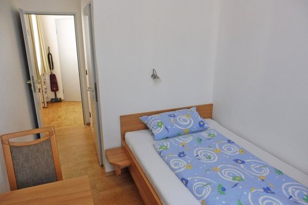  Haus Bielefeld Zimmer 25 a  - Schlafzimmer