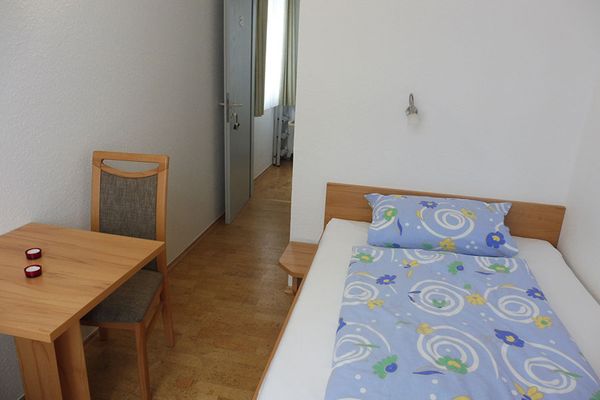  Haus Bielefeld Zimmer 25 a  - Schlafzimmer