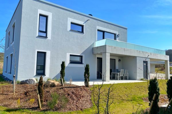 Erdgeschosswohnung mit Terrasse