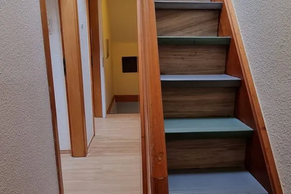 Steile Treppe zum Wohnungsaufgang Haus Greune Stee Weg 11 Ferienwohnung Möwe