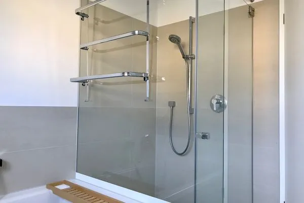 Ferienwohnung Central - 1st floor Lindau und Umgebung - Dusche im Badezimmer