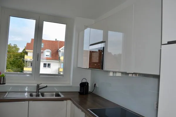 Multi-Fewo Haus Obere Ebenhalde Ferienwohnung 180 Grad Wasserburg - Küchenzeile integriert in den Wohnbereich