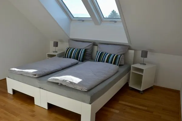 Multi-Fewo Haus Obere Ebenhalde Ferienwohnung 180 Grad Wasserburg - Schlafzimmer 2 - Doppelbett