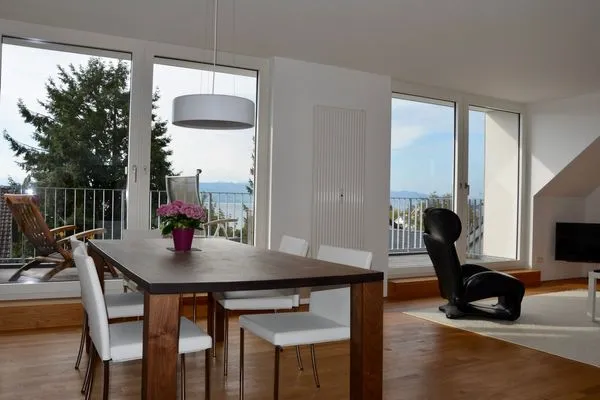 Multi-Fewo Haus Obere Ebenhalde Ferienwohnung 180 Grad Wasserburg - Essbereich