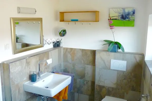 Multi-FeWo-Haus Seestraße Ferienwohnung Am Landesteg Kressbronn - Badezimmer 1 mit Badewanne