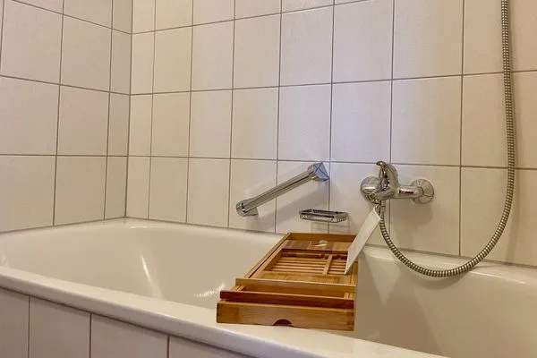  Ferienwohnung Am Mühlkanal Langenargen - Badezimmer 1 mit Badewanne
