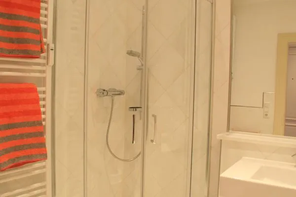 Multi-Fewo-Haus Maximilianstraße Ferienwohnung Belle Etage Lindau Insel - Dusche im Badezimmer