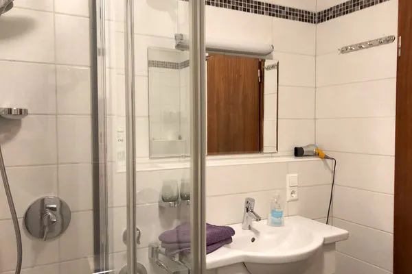  Ferienwohnung Fischerpromenade Kressbronn - Dusche im Badezimmer