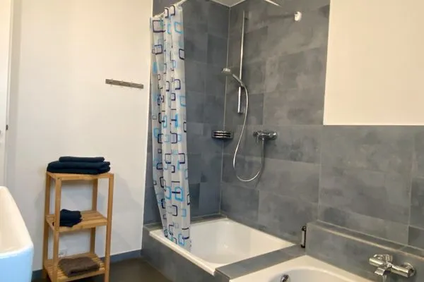  Ferienwohnung Galerie Rosenstraße Kressbronn - Badezimmer 1