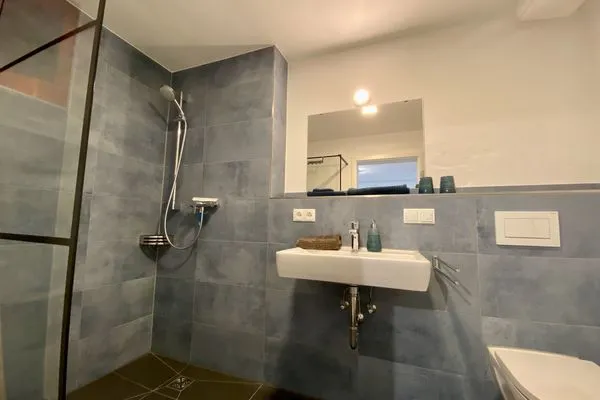  Ferienwohnung Galerie Rosenstraße Kressbronn - Badezimmer