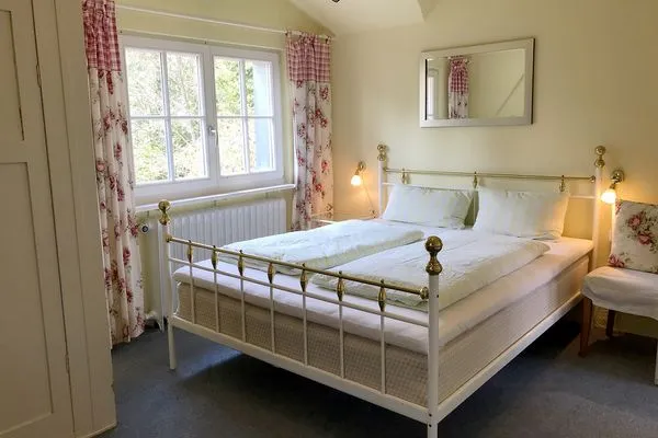  Ferienhaus am See Wasserburg - Schlafzimmer