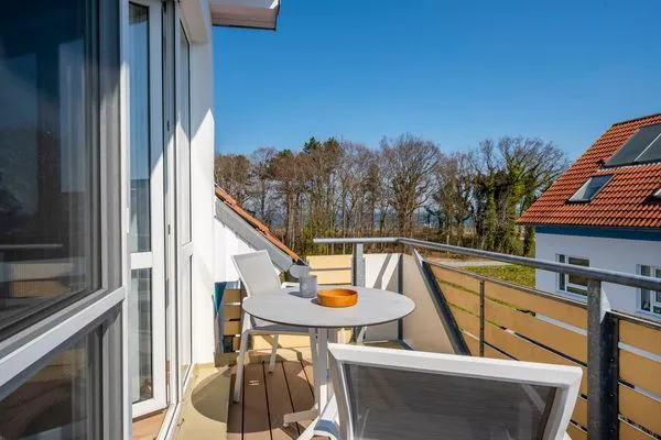 Blick vom Balkon auf die Deichpromenade Residenz am Strand Wohnung 1-17
