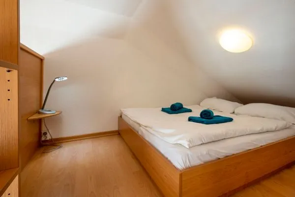 Schlafniesche über dem Wohnzimmer Residenz am Strand Wohnung 1-17