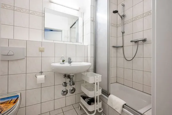 Badezimmer mit Dusche Residenz am Strand Wohnung 1-17