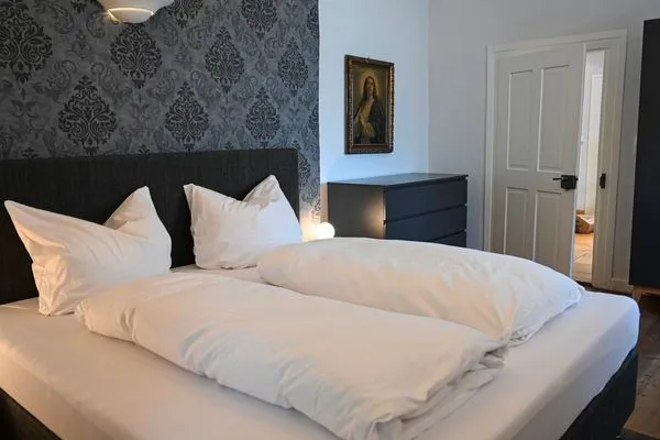 Multi-Fewo-Haus Auf dem Wall Ferienwohnung Lindauer Löwe Lindau Insel - Schlafzimmer 2 - Doppelbett