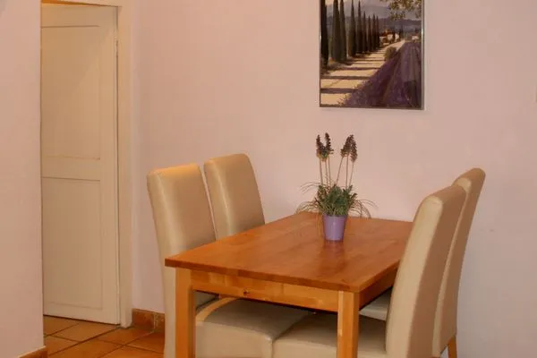 Multi-Fewo-Haus Auf dem Wall Ferienwohnung Lindauer Löwe Lindau Insel - Küchen mit Essbereich