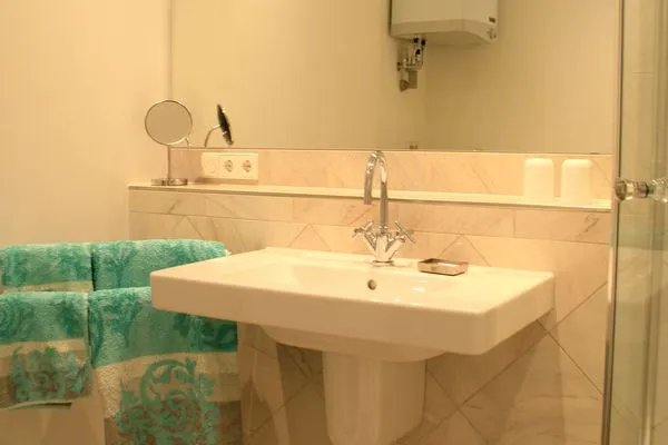 Multi-Fewo-Haus Maximilianstraße Ferienwohnung Luxus & Lifestyle Lindau Insel - Badezimmer 1