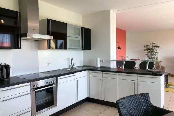  Ferienwohnung Seetraum Kressbronn - Küchenzeile integriert in den Wohnbereich