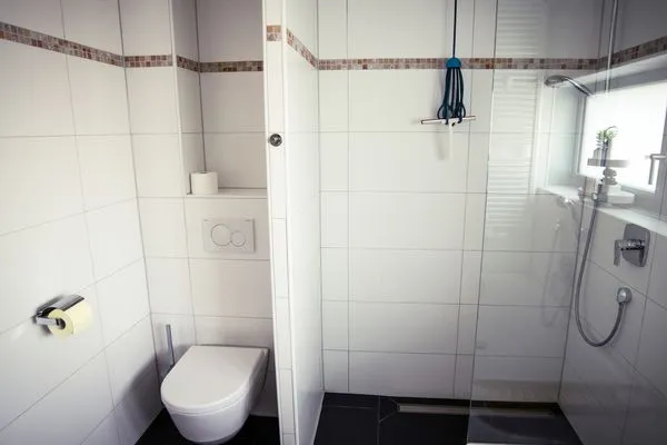 Multi-FeWo-Haus Seestraße Ferienwohnung Seeufer Kressbronn - Badezimmer 1