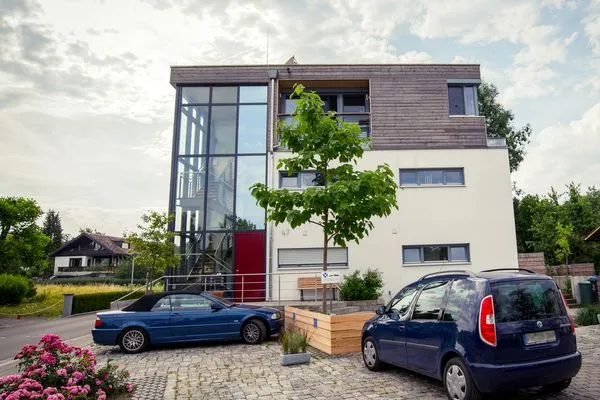 Multi-FeWo-Haus Seestraße Ferienwohnung Seeufer Kressbronn - Parkplatz