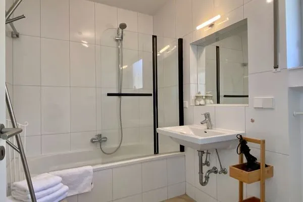  Ferienwohnung Traumblick Lindau und Umgebung - Badezimmer 1 mit Badewanne