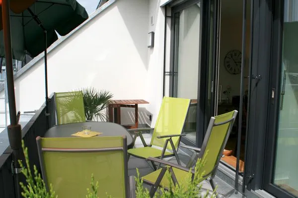 Multi-FeWo Haus Zeppelinstraße Ferienwohnung Urlaubsglück Lindau Insel - Sitzgelegenheit auf dem Balkon