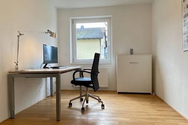 Multi-Fewo Haus Obere Ebenhalde Ferienwohnung ZOOM Wasserburg - Schlafzimmer mit Ausziehbett / Büro
