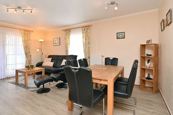 Esstisch Ferienpark Freesenbruch Reihenhaus 5c - Hummer