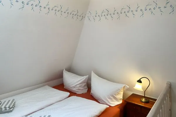 Schlafzimmer in der Ferienwohnung Hafis 9 in Nebel auf Amrum  Friesenhof, Hs. Hafis, Whg. 9