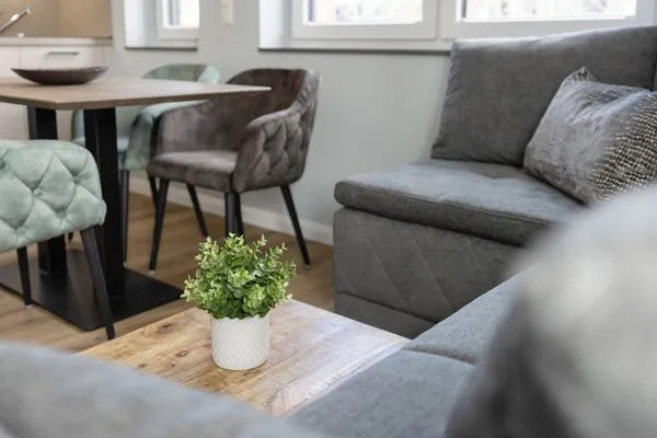 Wohnzimmer Sturmfrei Ferienwohnung "Suite 5"