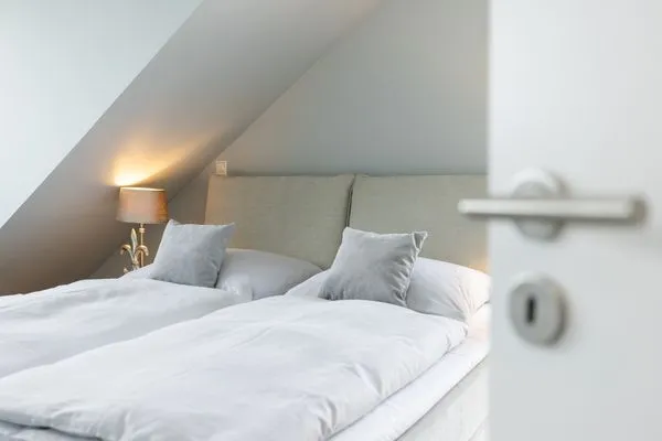 Schlafzimmer Sturmfrei Ferienwohnung "Galerie 1"