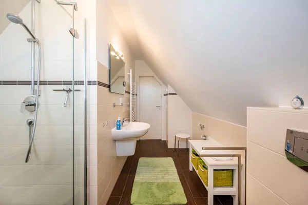 Badezimmer mit Dusche Kavelweg 13 Kavelweg 13 Wohnung 5