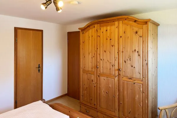 Schlafzimmer in der Ferienwohnung Üüs Aran 1 in Süddorf auf Amrum Haus *Üüs Aran* Ferienwohnung *Üüs Aran 1*