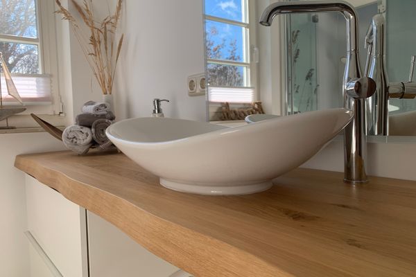 Badezimmer 1 mit Dusche im EG