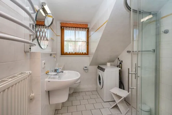 Badezimmer mit Dusche Ferienpark Freesenbruch Reihenhaus 8b - Bivalvia
