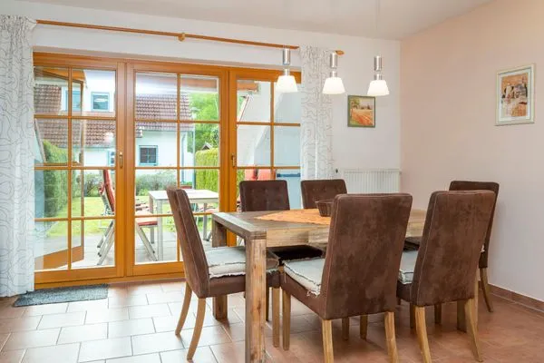 Esstisch Ferienpark Freesenbruch Reihenhaus 8b - Bivalvia