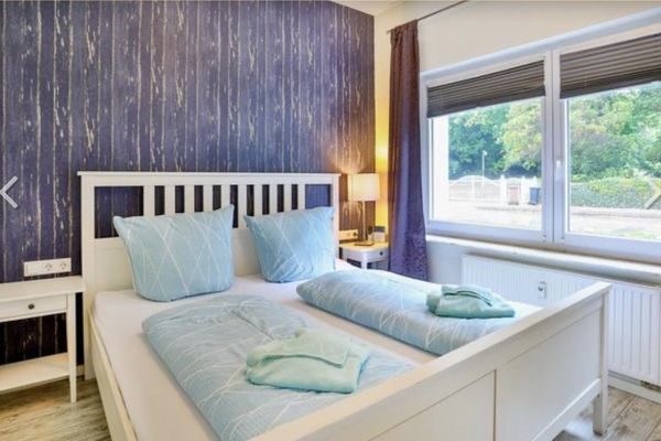 Schlafzimmer 1 mit Doppelbett